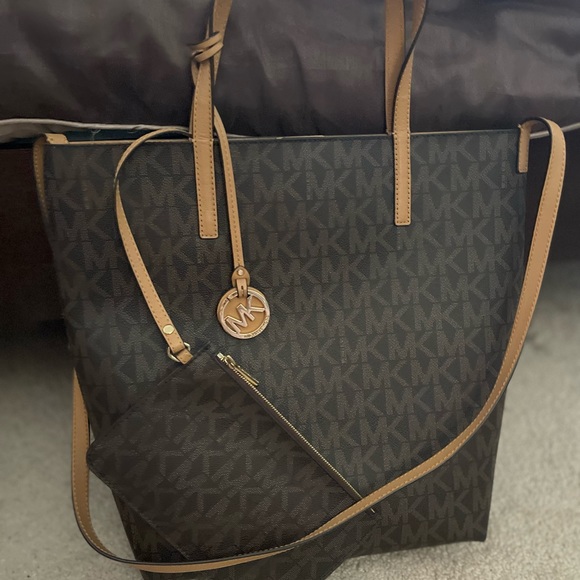 Mk handbag - Picture 2 of 3